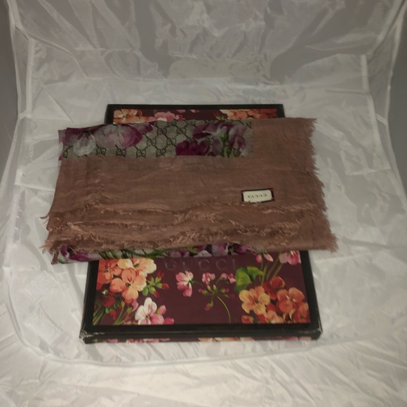 Floral GG Scarf - Picture 4 of 5